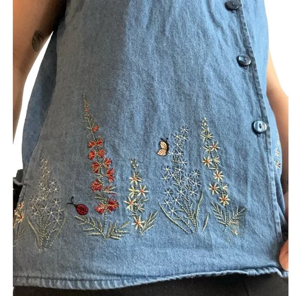Embroidered button up! - Picture 2 of 4